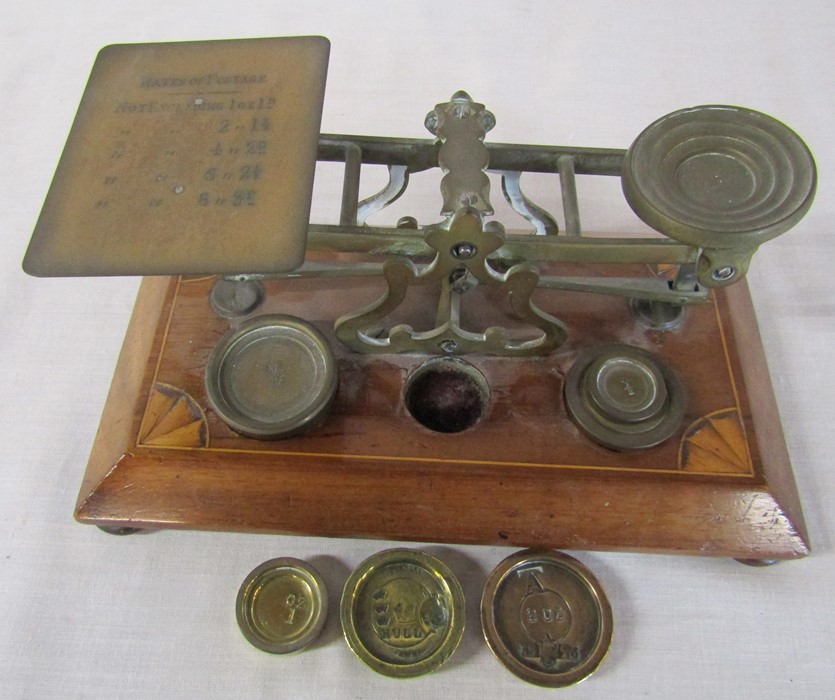 Set of postal scales with assorted weights inc Hull