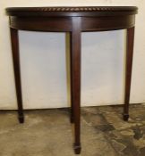 Georgian style mahogany foldover card table