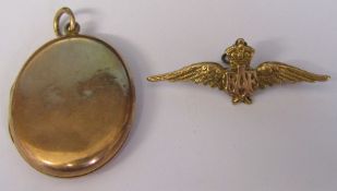 9ct RAF sweetheart brooch 1.3 g and a 9ct gold locket weight 3.1 g