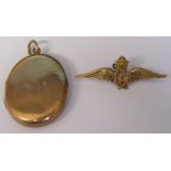 9ct RAF sweetheart brooch 1.3 g and a 9ct gold locket weight 3.1 g