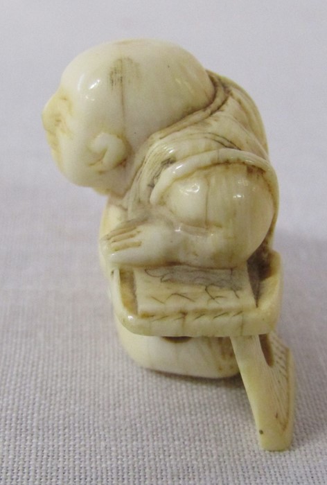 Small Japanese ivory netsuke H 20 mm L 33 mm - Image 3 of 5