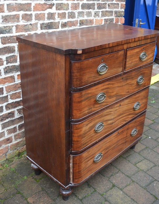Victorian bow fronted mahogany veneer chest of drawers with plate handles & turned feet H118cm - Image 2 of 2