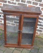 Small oak display cabinet missing back panel H88cm W69cm