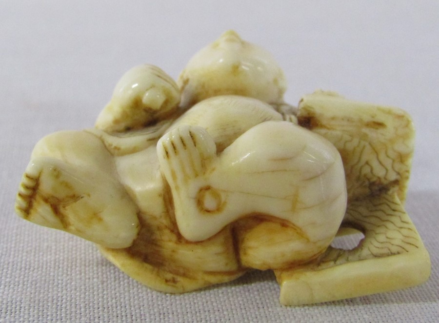 Small Japanese ivory netsuke H 20 mm L 33 mm - Image 5 of 5