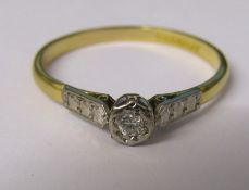 18ct gold and platinum illusion set diamond ring size U weight 2.5 g