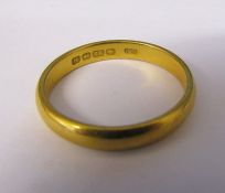 22ct gold band ring size R weight 4.4 g