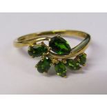9ct gold diopside cluster ring size T weight 2.5 g