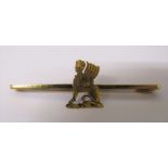 9ct gold stick brooch with yellow metal mythical creature centre piece total weight 2.5 g