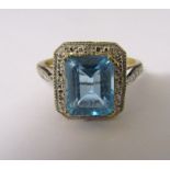 9ct gold blue topaz and diamond chip ring size T weight 3.2 g (blue topaz 10 mm x 8 mm)
