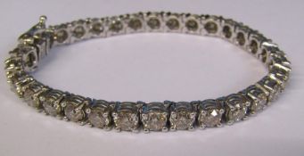 18ct white gold 14 ct diamond tennis bracelet L 6.5" consisting of 31 solitaire diamonds, colour