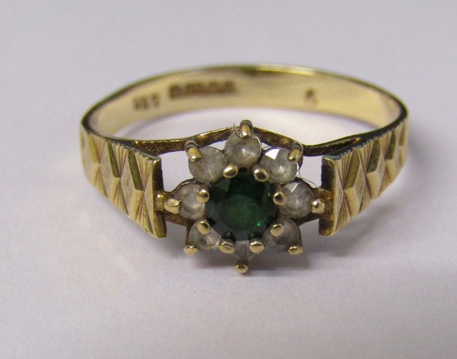 9ct gold daisy ring with coloured stones size P weight 1.79 g