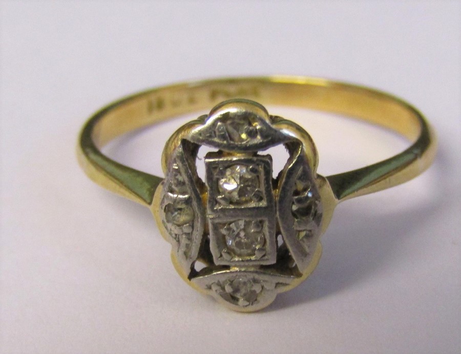 18ct gold and platinum diamond chip ring size L/M weight 2.3 g