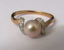 9ct rose gold pearl and diamond chip ring size U weight 2.8 g