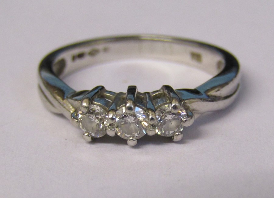 Platinum three stone diamond ring 0.33ct total size J weight 4.6 g