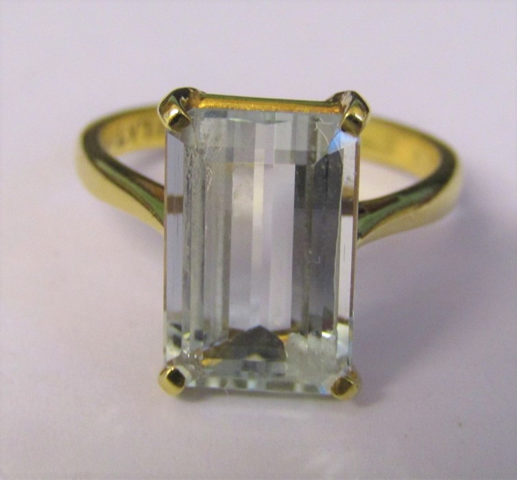 18ct gold and platinum aquamarine ring 3.5 ct size M weight 3.9 g