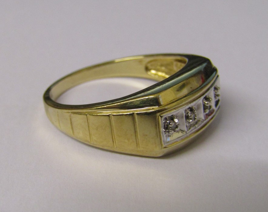 9ct gold ring with 4 diamond chips weight 4.74 g size U - Image 2 of 2