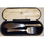 Cased set of Goldsmiths & Silversmiths Company London silver plated fish servers