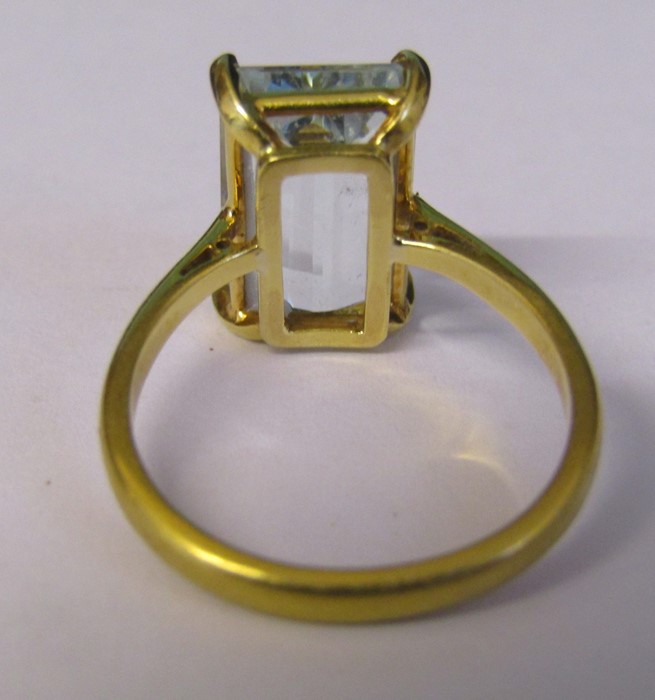 18ct gold and platinum aquamarine ring 3.5 ct size M weight 3.9 g - Image 4 of 4