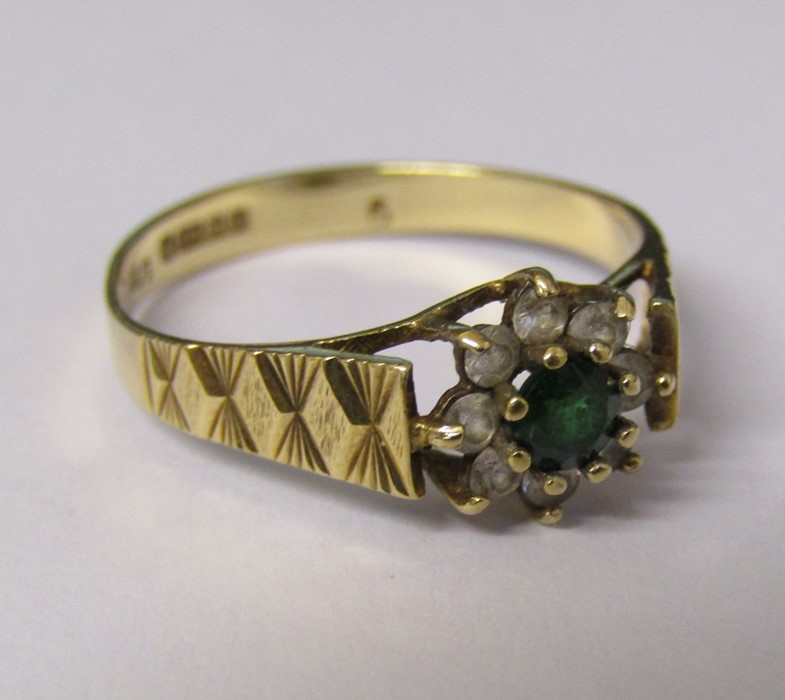 9ct gold daisy ring with coloured stones size P weight 1.79 g - Image 2 of 2