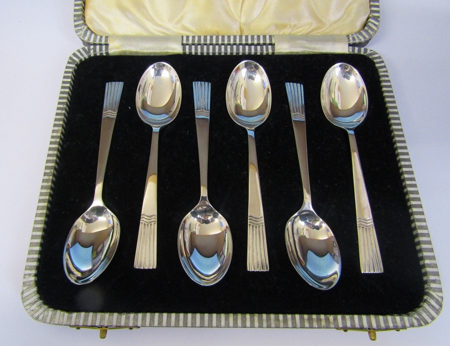 Cased set of 6 silver teaspoons Sheffield 1940 weight 2.12 ozt