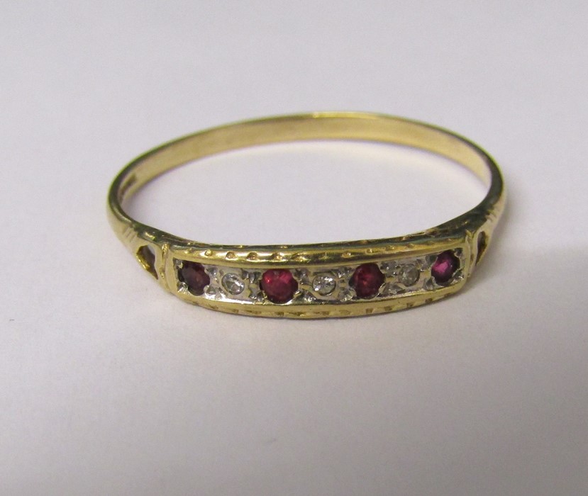 9ct gold ruby and diamond chip ring size Y weight 1.4 g - Image 3 of 3