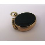 9ct gold swivel fob total weight 7.9 g