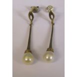 Pair of 9ct gold drop pearl earrings weight 1.9 g L 37 mm (with silver butterfly backs)