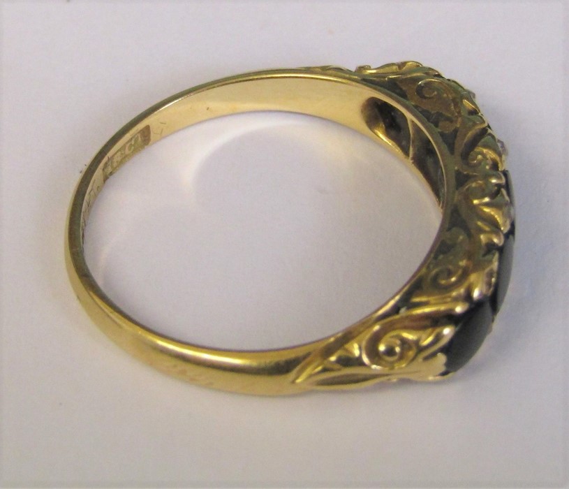 18ct gold 5 stone jet and diamond chip ring (2 diamonds missing) weight 3.5 g size O - Image 2 of 3