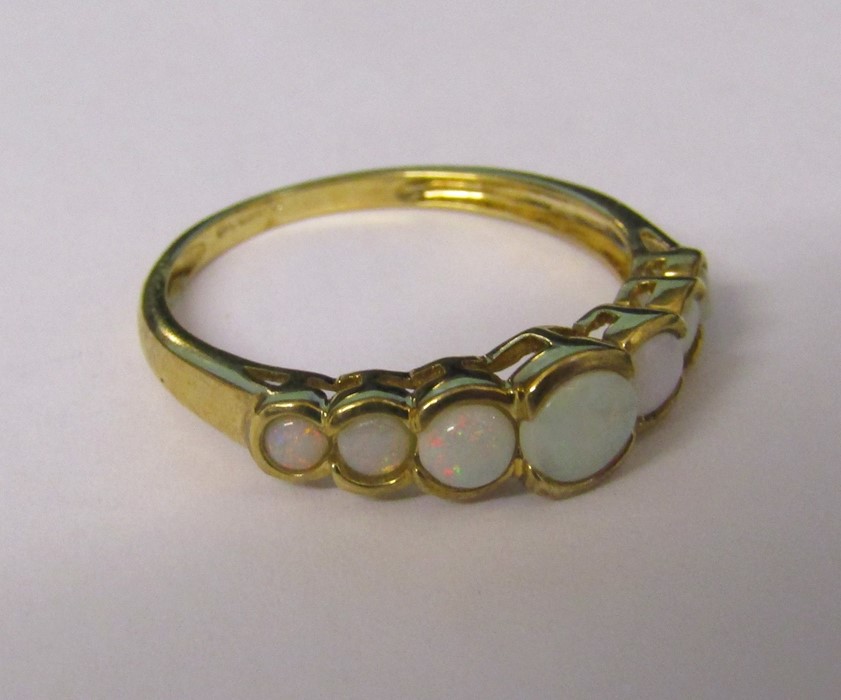 9ct gold 7 stone opal ring size T/U weight 2.4 g - Image 2 of 3