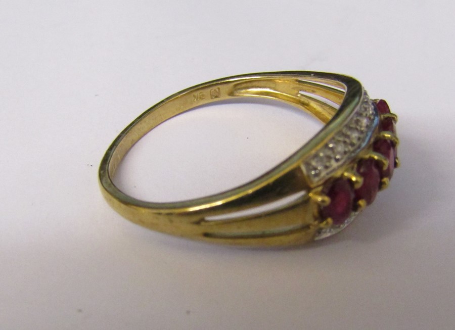 9ct gold 5 stone ruby ring with diamond chips size T weight 2.7 g - Image 2 of 3