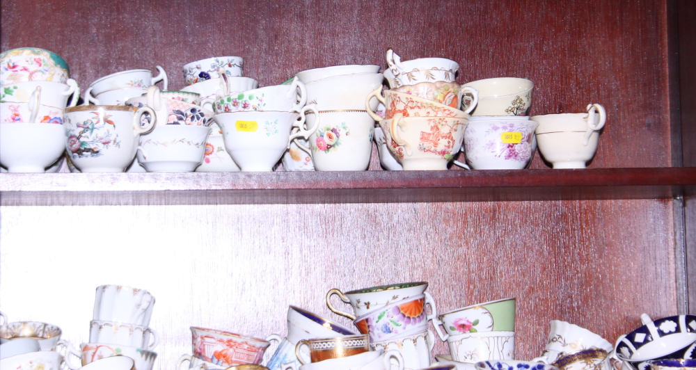 A large collection of English and Continental cabinet cups and saucers, various - Image 2 of 4
