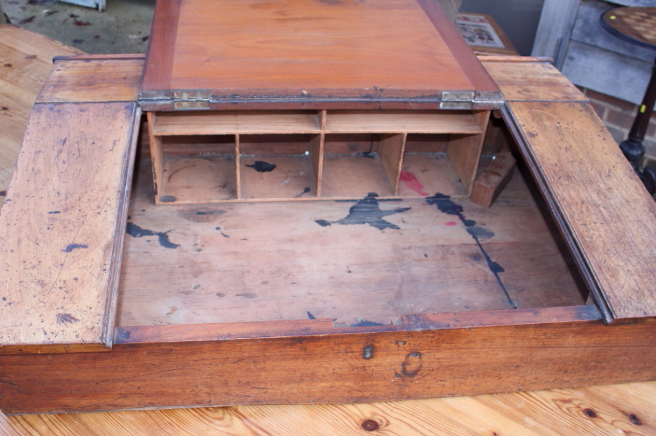 A late 19th century mahogany table top writing desk, 33" wide - Bild 2 aus 2