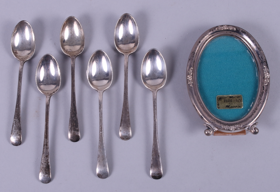 A set of six George V silver teaspoons, 2.8oz troy approx, and a silver oval photograph frame