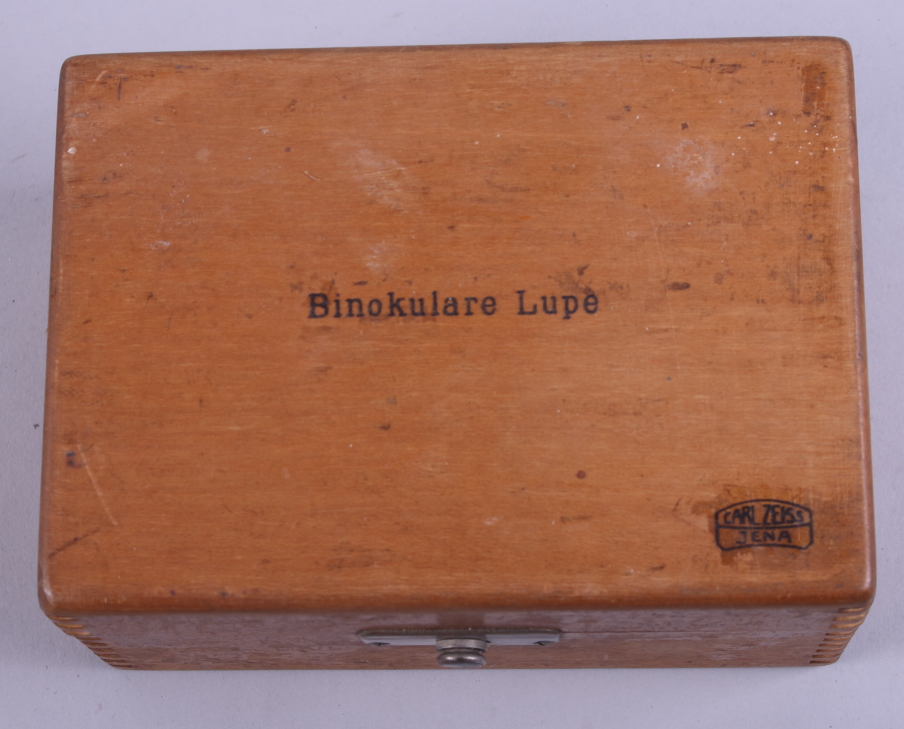 A Carl Zeiss Jena "Binokulare Lupe", in fitted wooden box, and a Hamblin London scientific - Bild 2 aus 2