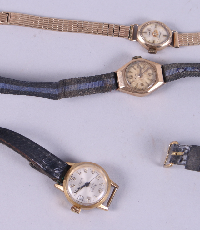 A lady's 9ct gold cased Accurist wristwatch with 9ct gold strap and clasp, a lady's 9ct gold Ledo - Bild 4 aus 4