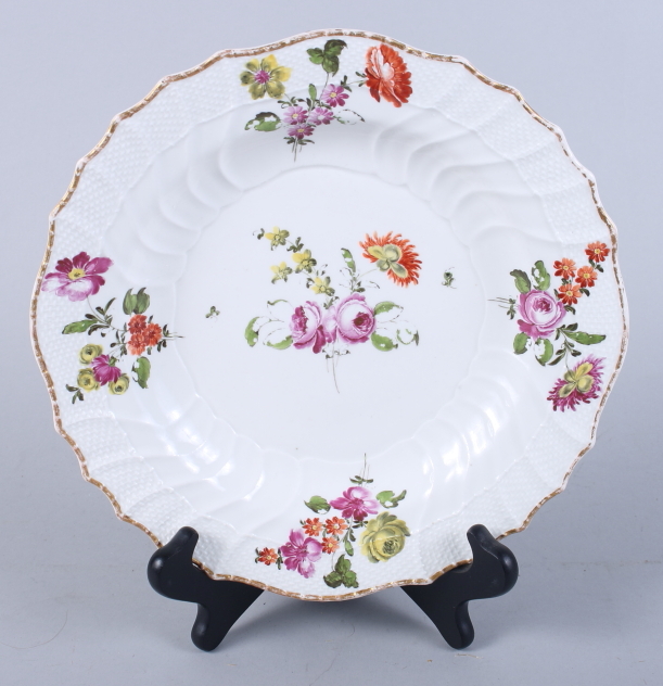 A Vienna cabinet plate, decorated with flowers, 9 1/2" dia