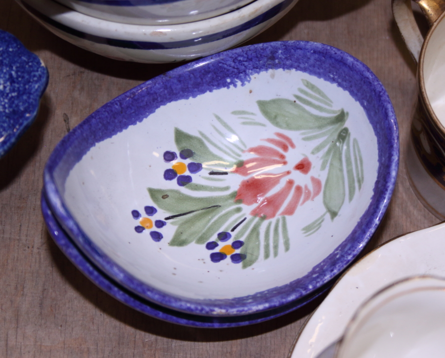 Eight Henriot Quimper two-handle bowls, two Quimper leaf-shaped pin dishes, a Quimper plate, - Image 9 of 12