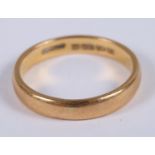 A 22ct gold wedding band, size M, 3.8g