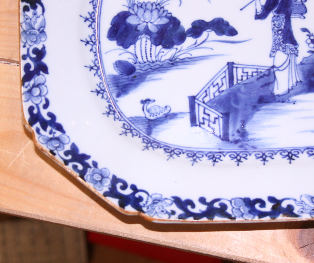 An 18th century Chinese blue and white porcelain octagonal meat dish with figures in a garden - Image 4 of 9