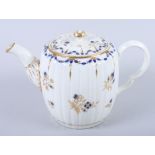 An early 19th century Caughley teapot with blue and gilt decoration