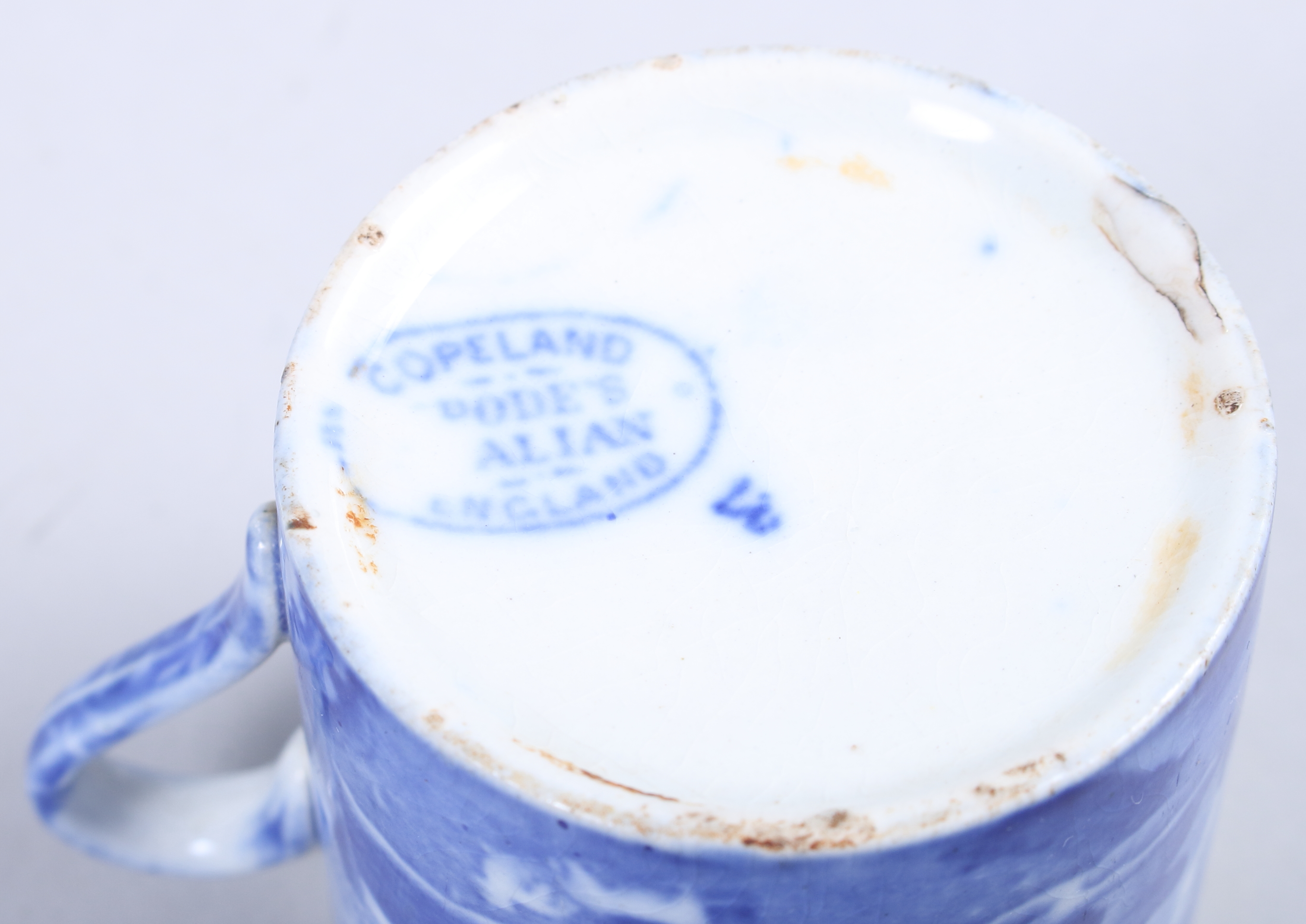 An early 19th century blue and white transfer decorated saucer with ruin and swan design, 5" dia, - Image 4 of 4