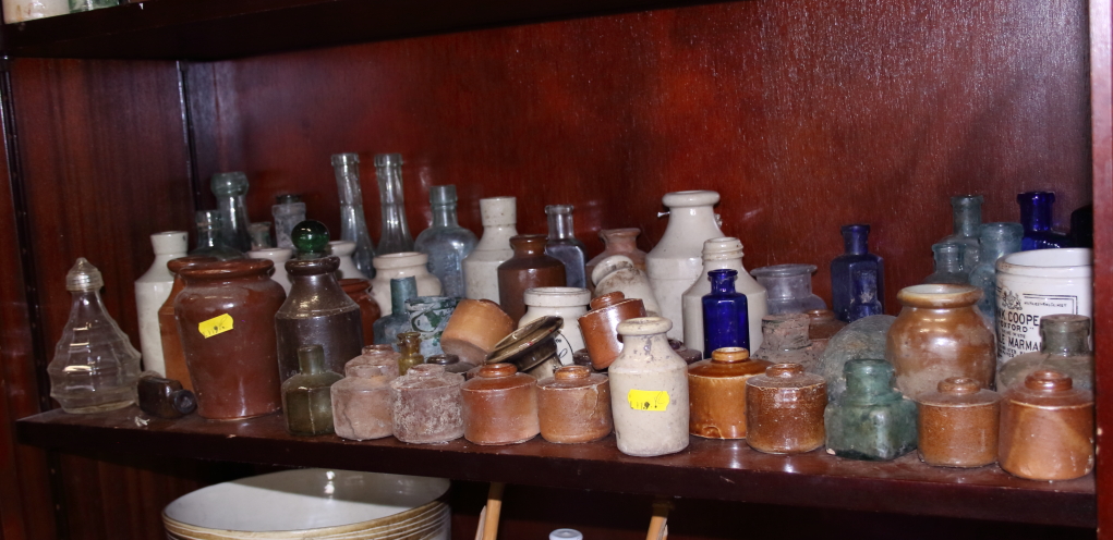 A large collection of glass and ceramic pharmaceutical, medicinal, ink and other bottles - Image 5 of 7