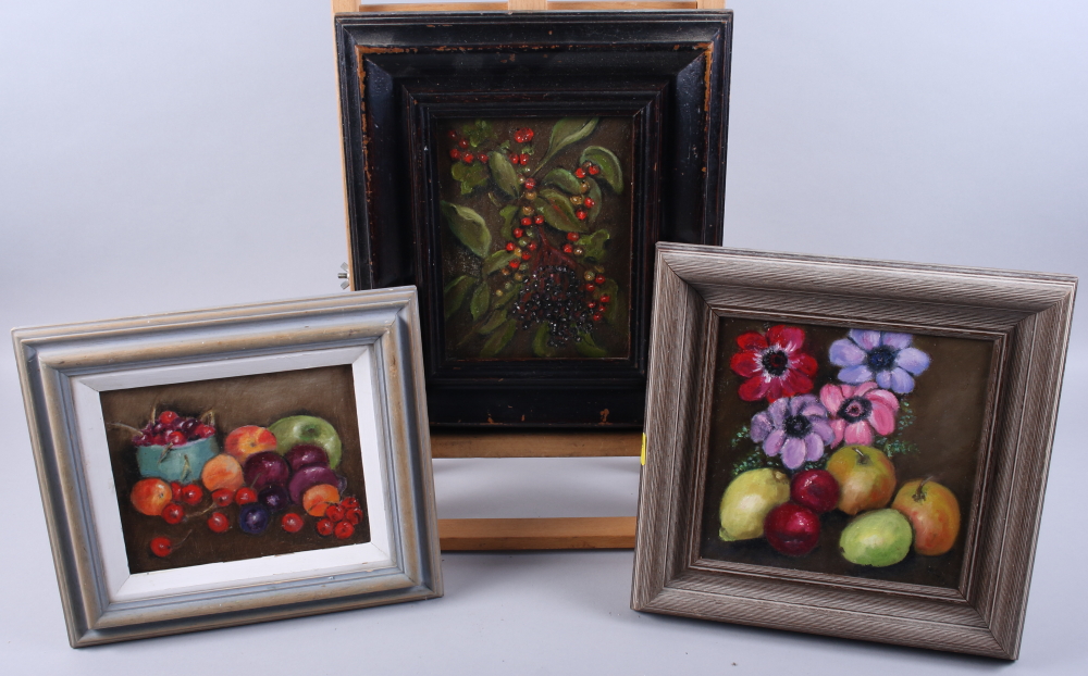 A quantity of still life oil paintings, including examples of mushrooms, pears, grapes and others, - Bild 3 aus 3