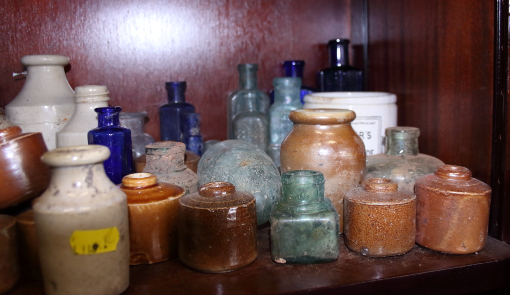 A large collection of glass and ceramic pharmaceutical, medicinal, ink and other bottles - Image 7 of 7