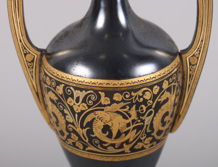 A 1930s Toledo ware two-handled vase, on circular foot with dragon scroll decoration, 7 1/8" high - Bild 2 aus 8
