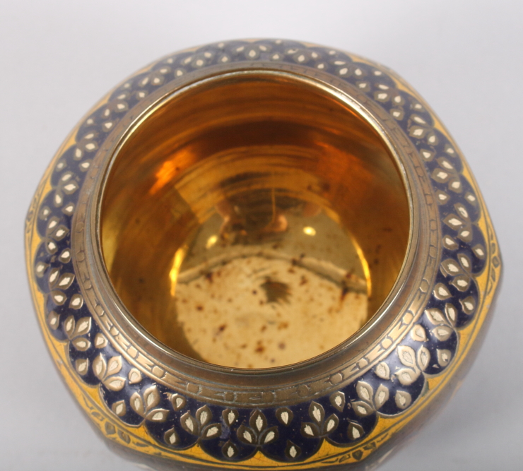 An Indian champleve enamelled hexagonal brass jar and cover, 5" high, and a plated brass engraved - Bild 3 aus 8