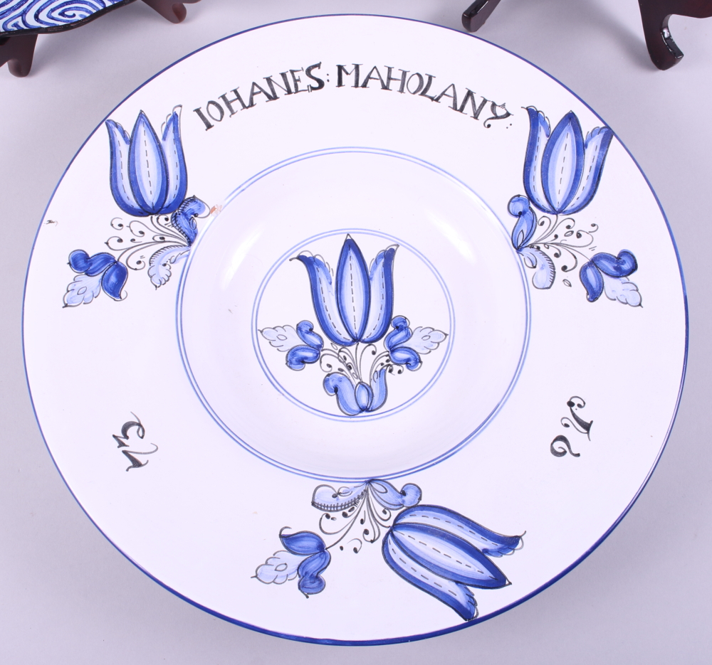 A majolica plate with armorial decoration on a yellow ground, 9" dia, a Delft bowl with tulip - Image 2 of 10