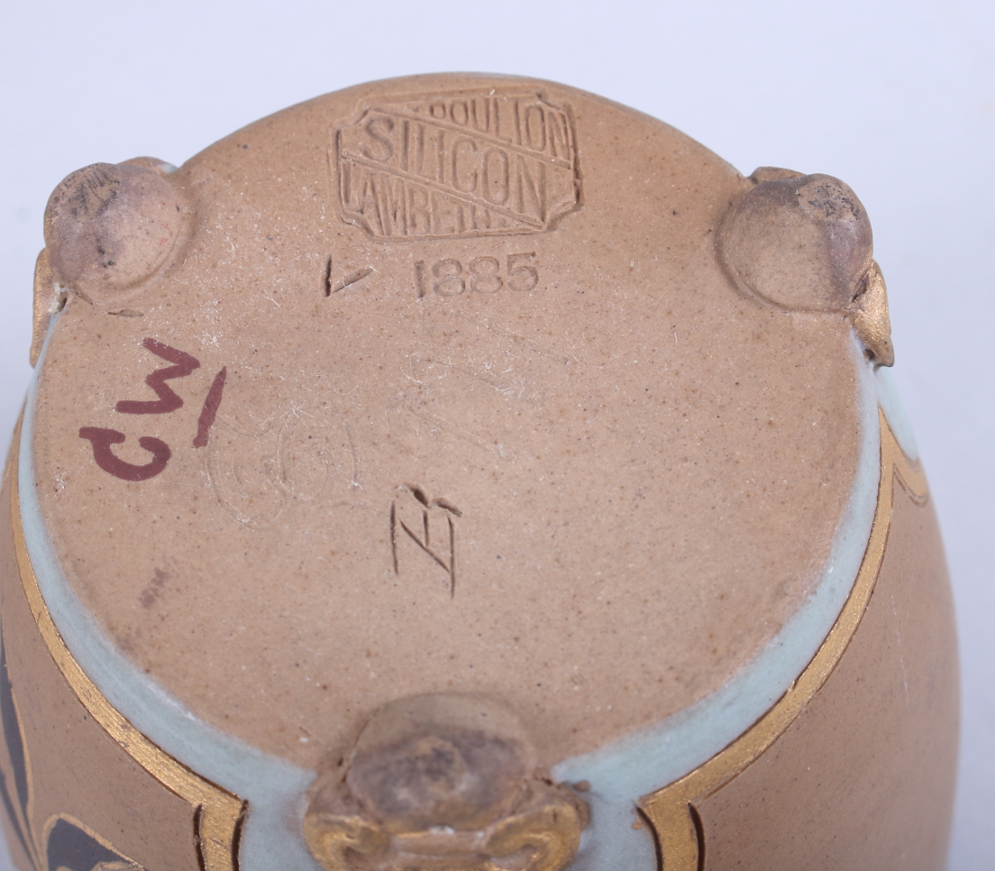 A Doulton Lambeth siliconware jug with slip and gilt decoration of flowers and a portrait of a - Bild 3 aus 3