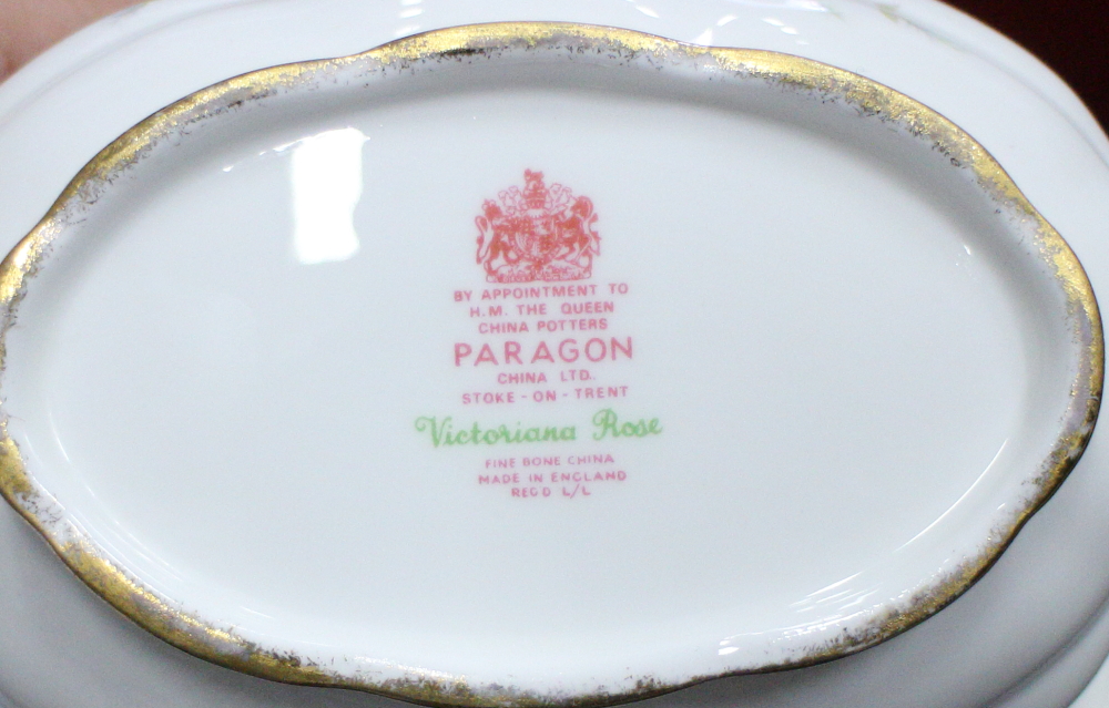 A Paragon "Victoriana Rose" pattern part dinner service - Bild 2 aus 2