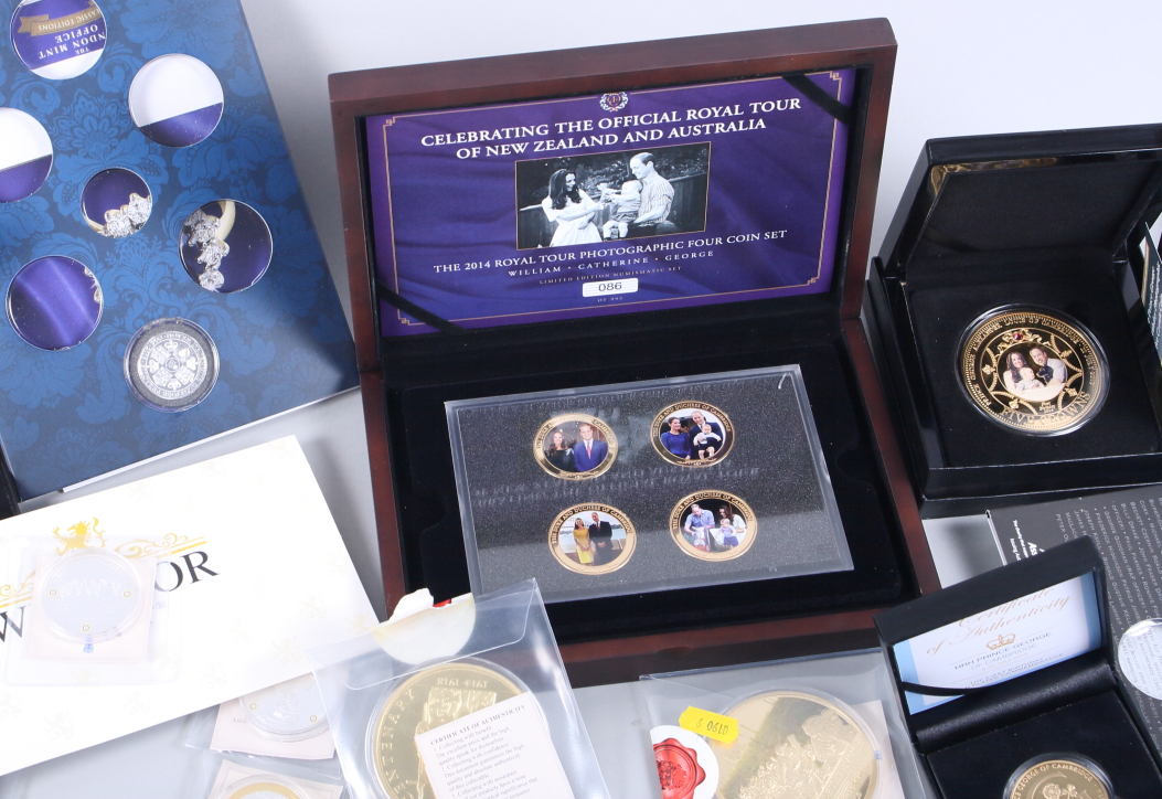 A large collection of Royal, D-Day and other commemorative coins and medallions - Image 4 of 8